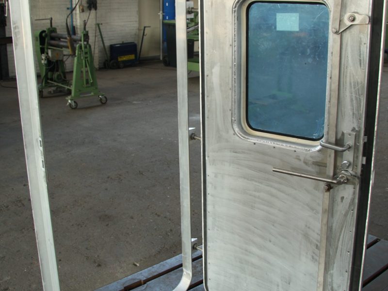 Aluminium weerdichte deur